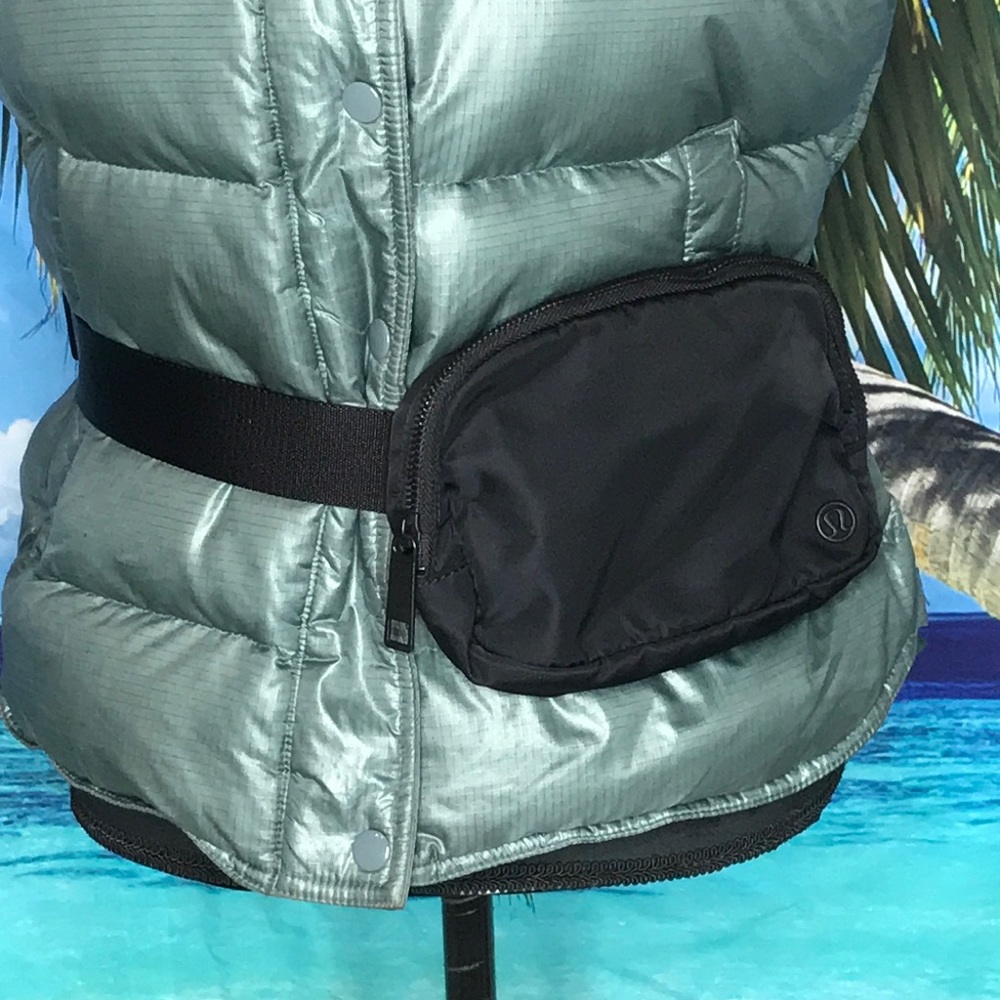 Lululemon  everywhere belt bag